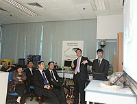 中國載人航天工程辦公室代表團參觀現代機器人實驗室